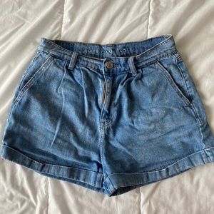 AMERICAN EAGLE MOM SHORTS